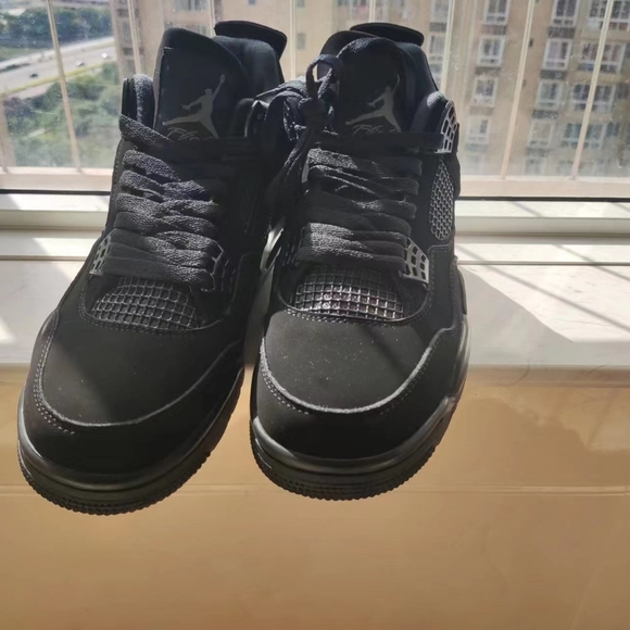 Black Cat Jordan 4 Retro